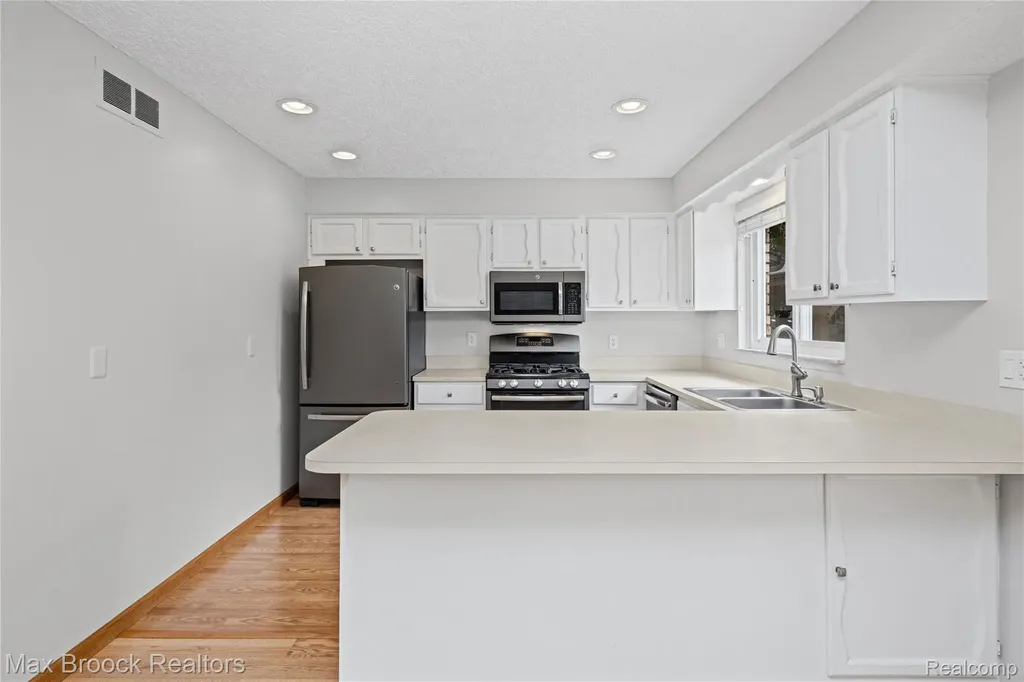 15490 Uthers Street Clinton Charter Township MI 48038
