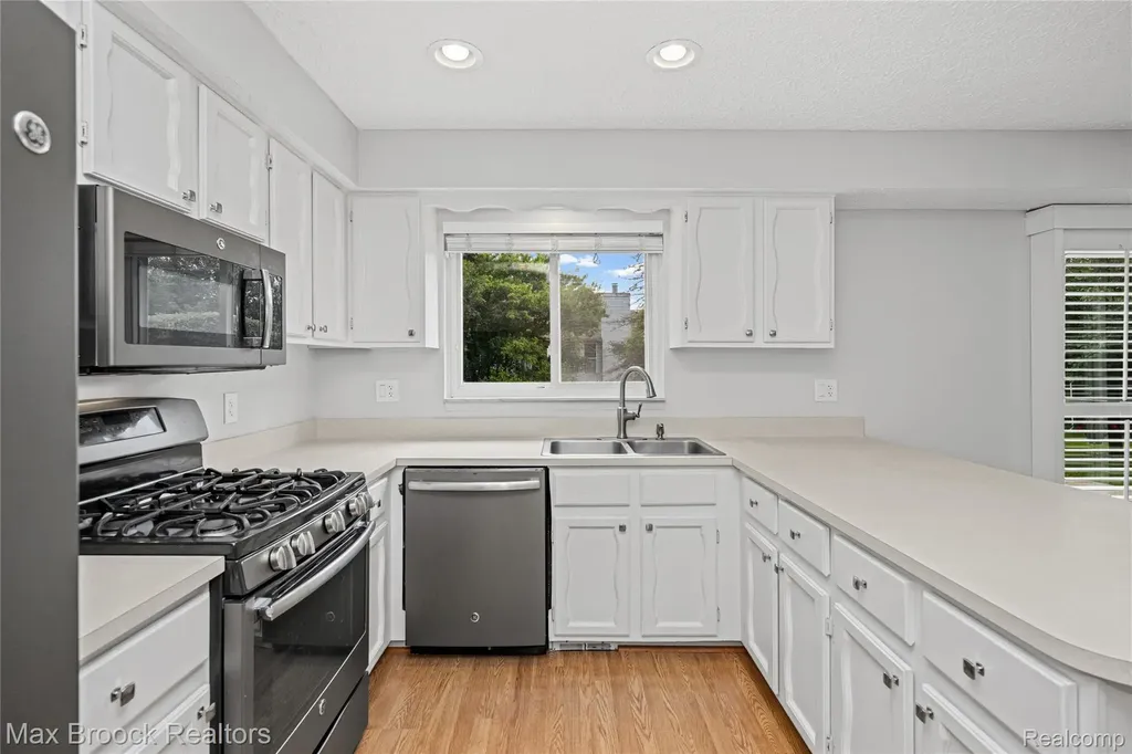15490 Uthers Street Clinton Charter Township MI 48038