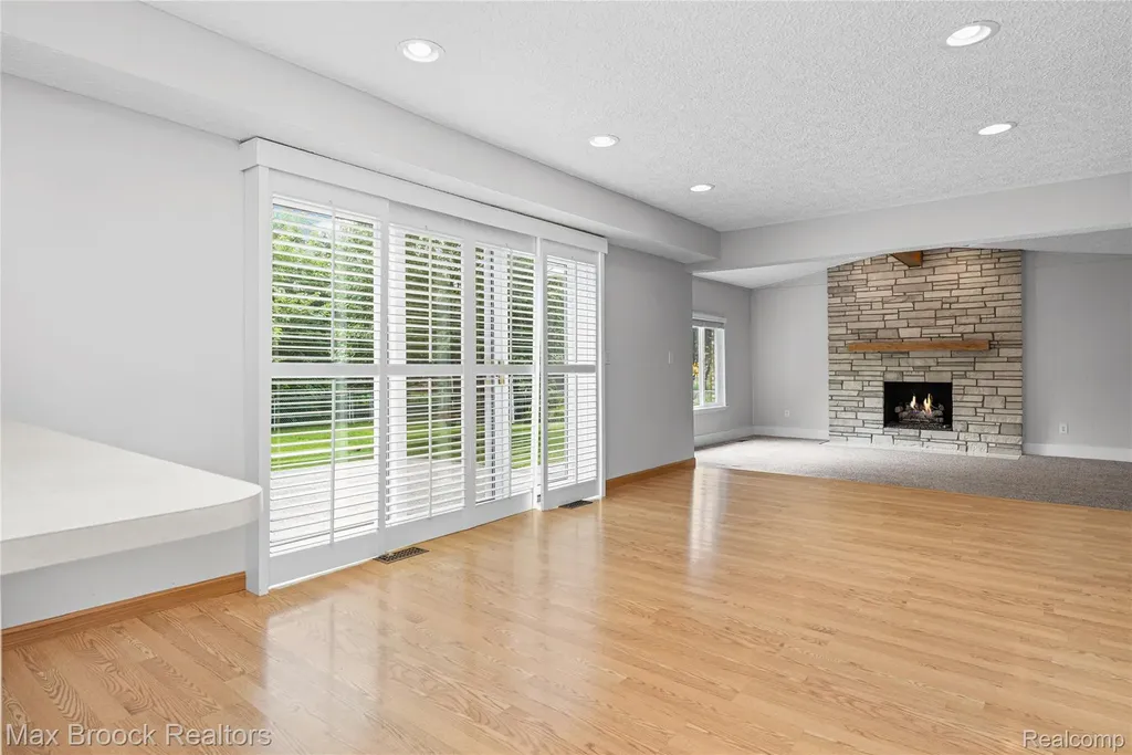 15490 Uthers Street Clinton Charter Township MI 48038