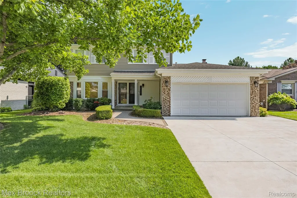 15490 Uthers Street Clinton Charter Township MI 48038