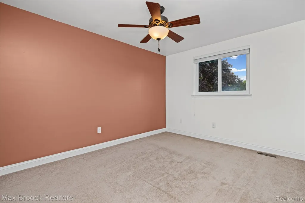 15490 Uthers Street Clinton Charter Township MI 48038