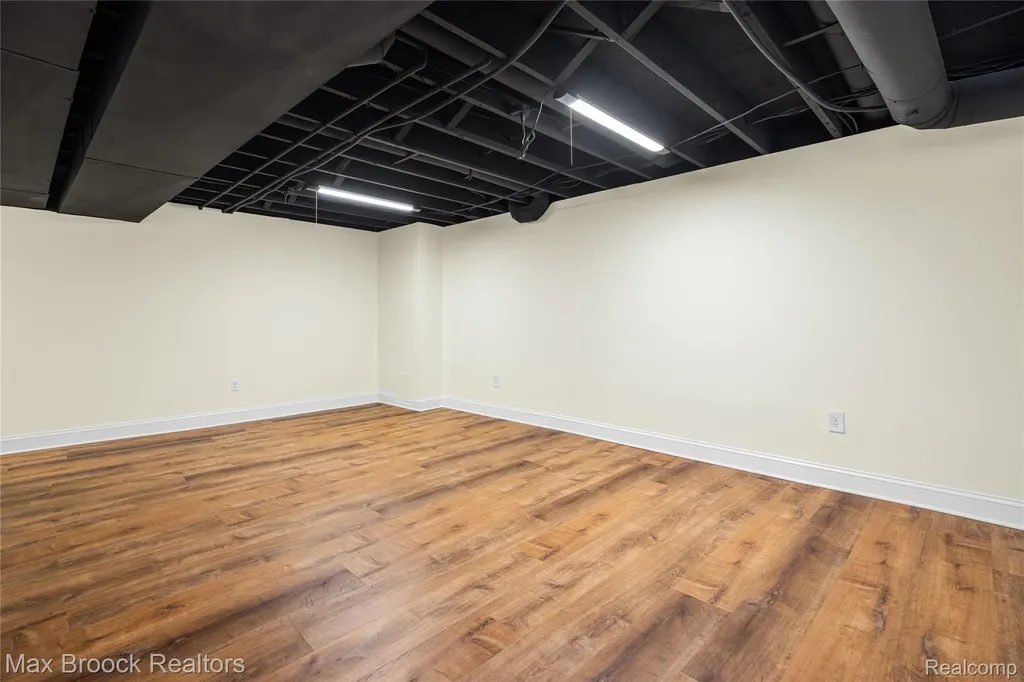 15490 Uthers Street Clinton Charter Township MI 48038