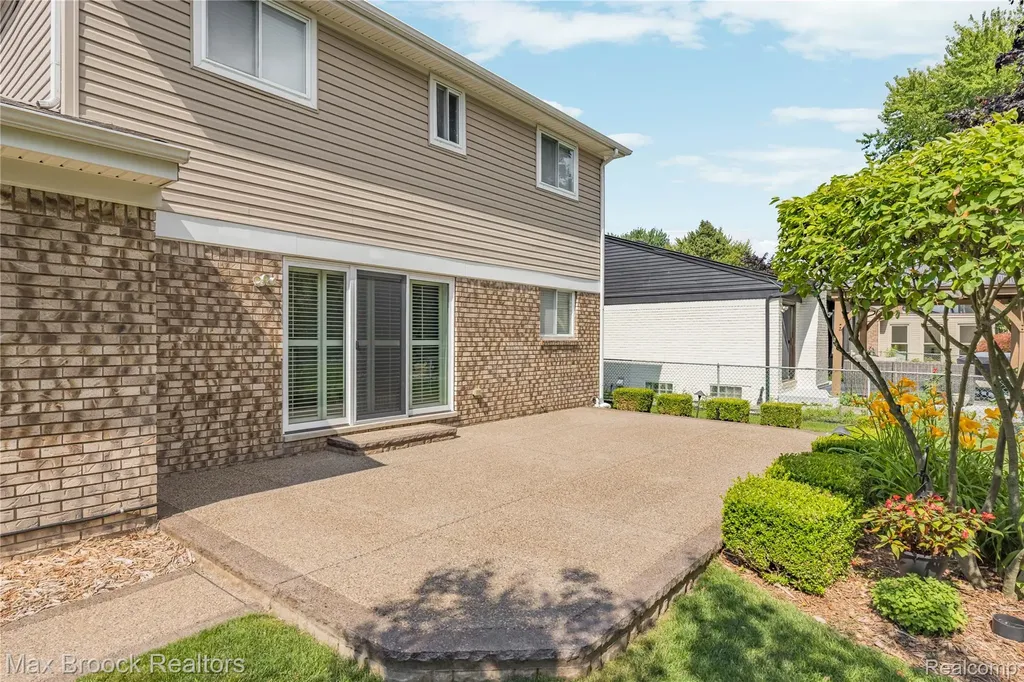 15490 Uthers Street Clinton Charter Township MI 48038