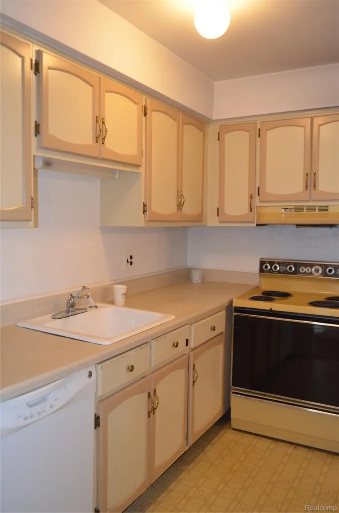 30789 Shiawassee Road Farmington City MI 48336