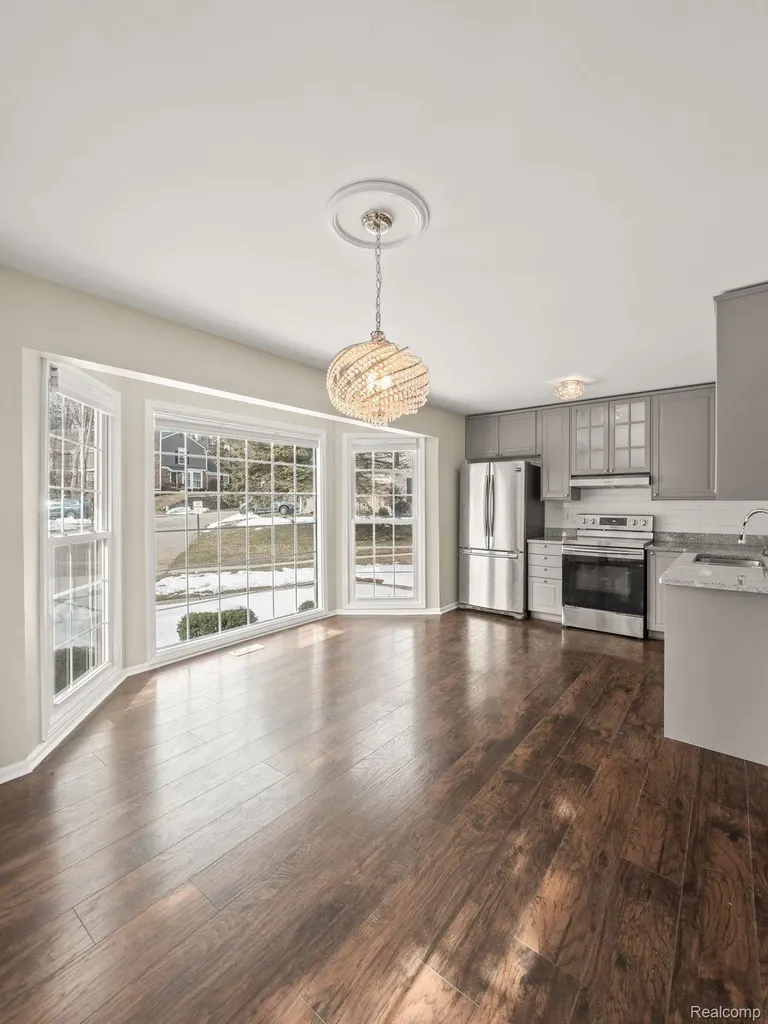1428 Crescent Lane Rochester Hills City MI 48306