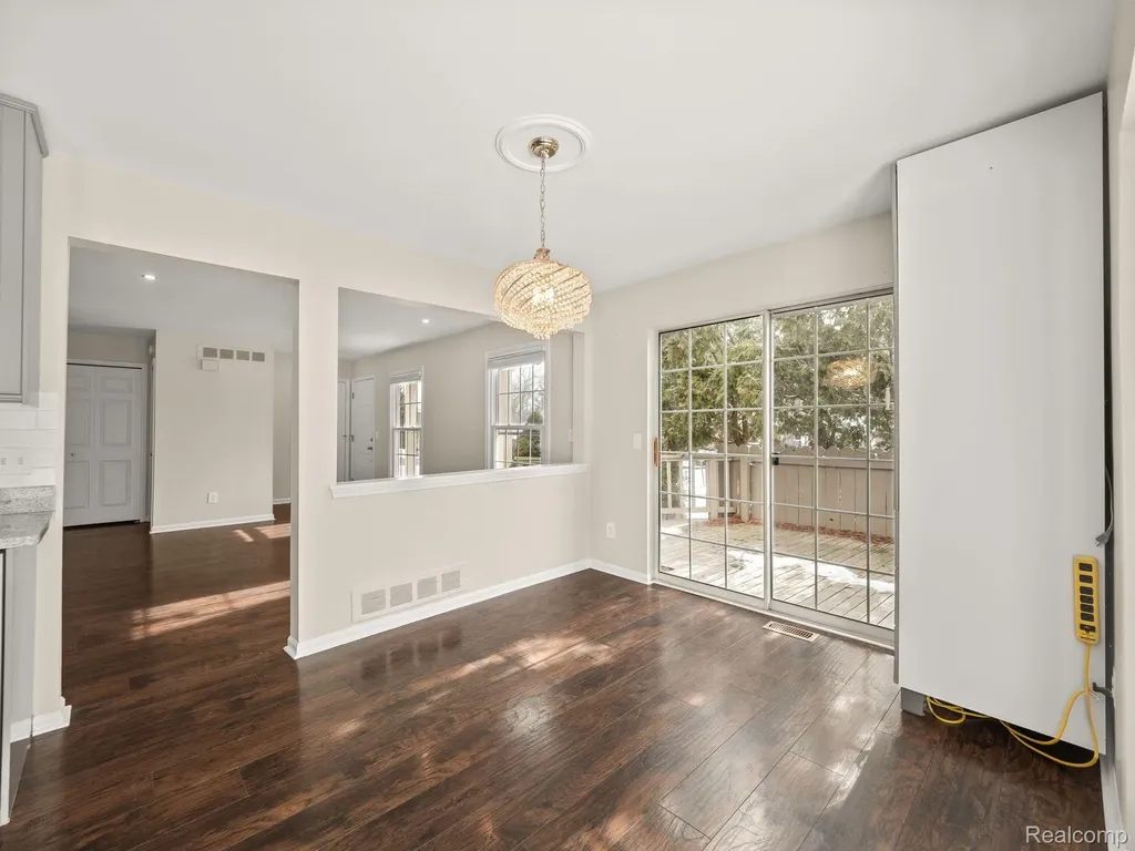 1428 Crescent Lane Rochester Hills City MI 48306