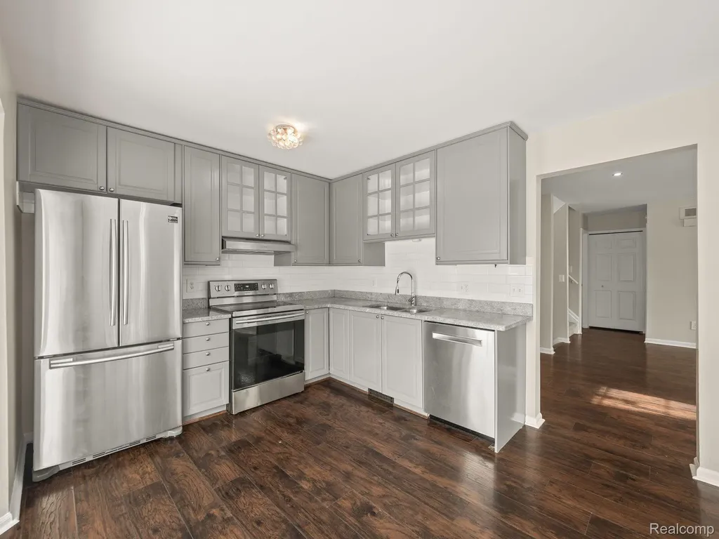 1428 Crescent Lane Rochester Hills City MI 48306