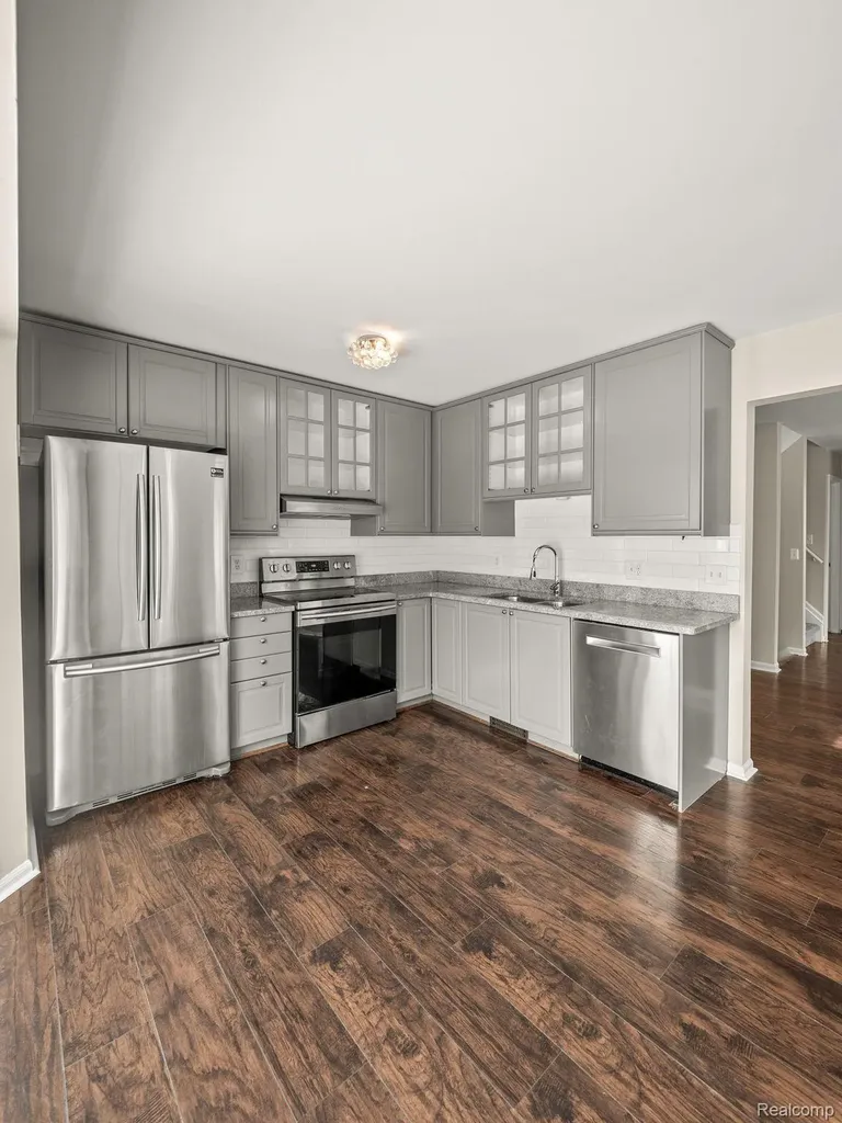 1428 Crescent Lane Rochester Hills City MI 48306