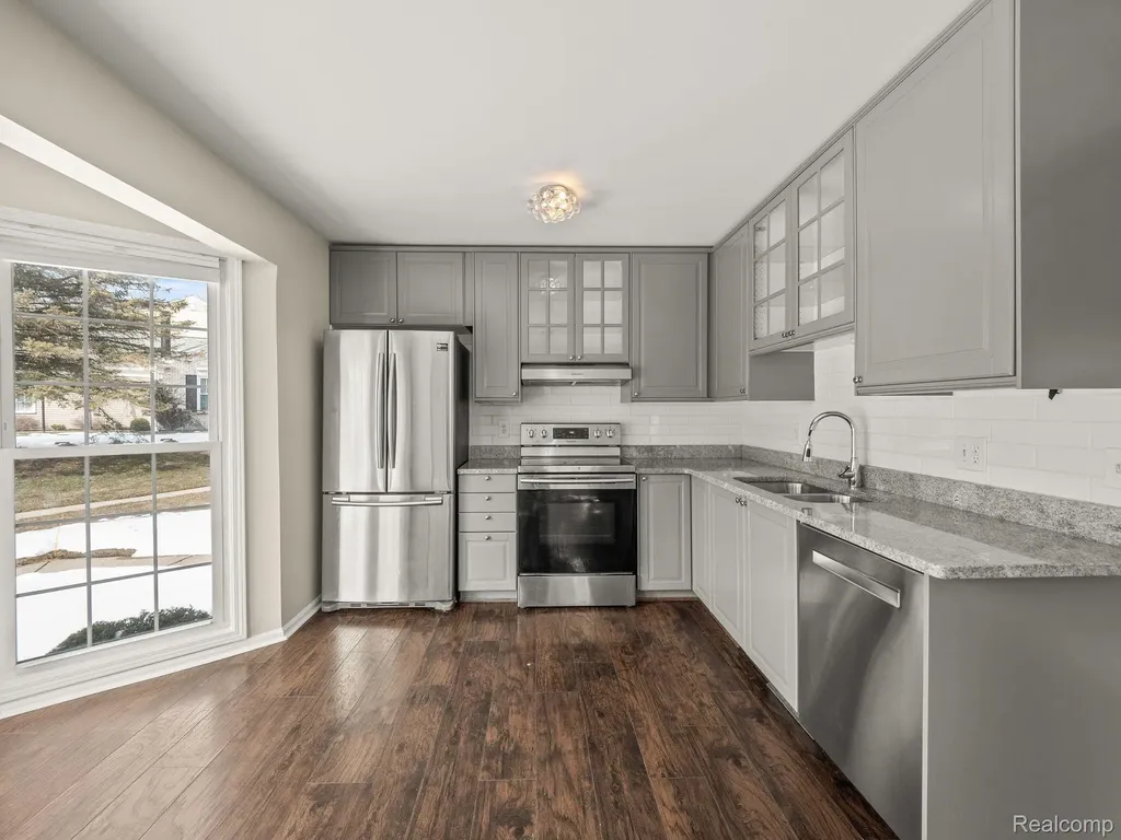 1428 Crescent Lane Rochester Hills City MI 48306