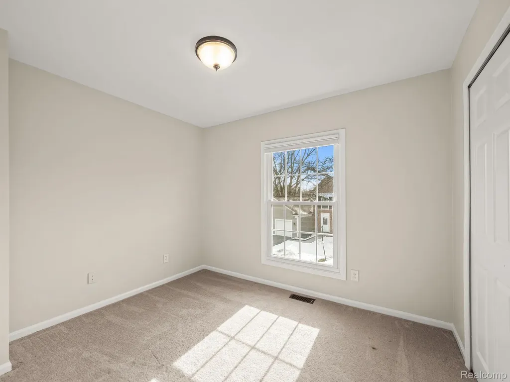 1428 Crescent Lane Rochester Hills City MI 48306