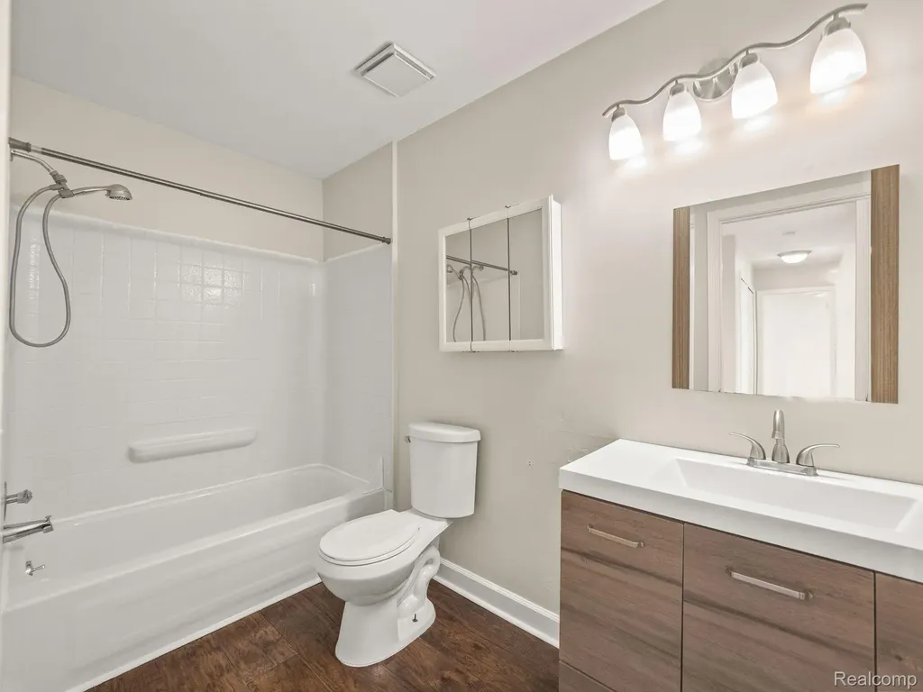 1428 Crescent Lane Rochester Hills City MI 48306