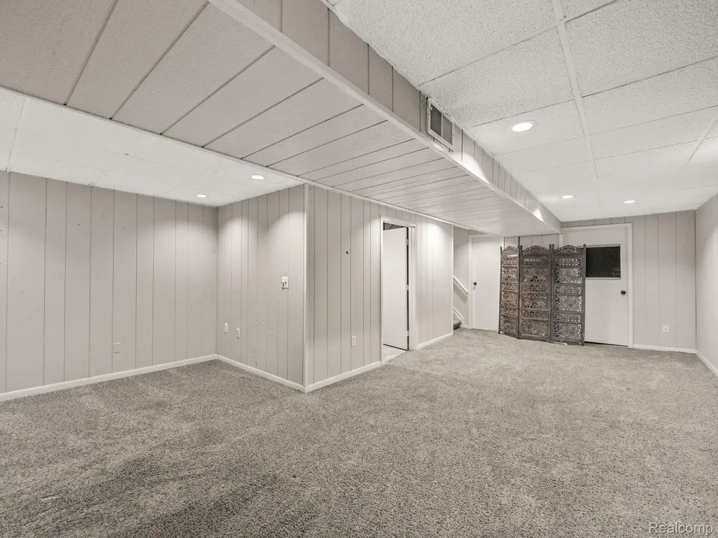 1428 Crescent Lane Rochester Hills City MI 48306
