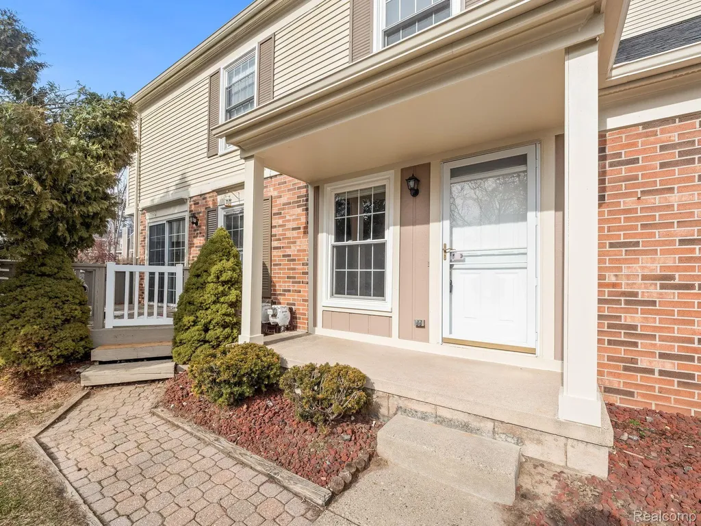 1428 Crescent Lane Rochester Hills City MI 48306