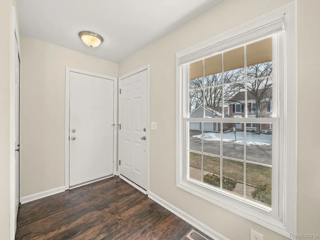 1428 Crescent Lane Rochester Hills City MI 48306