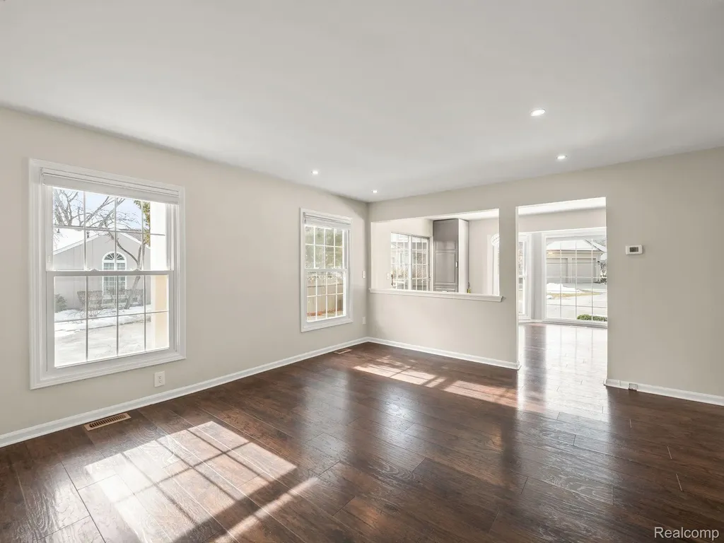 1428 Crescent Lane Rochester Hills City MI 48306