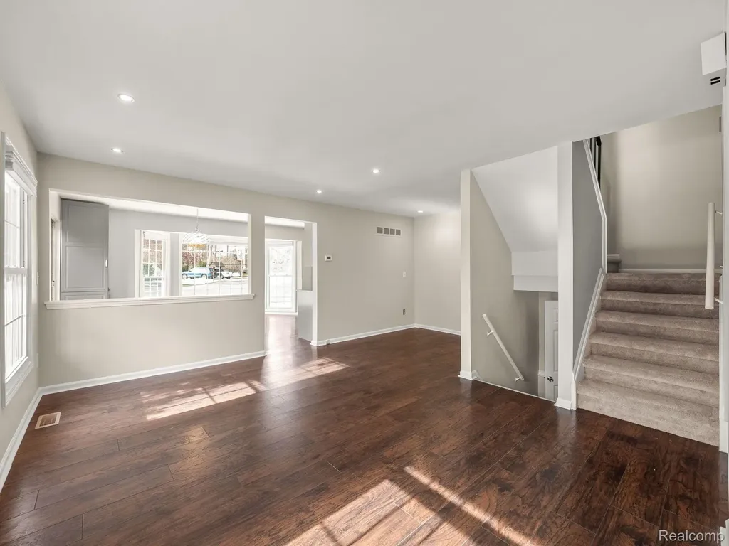 1428 Crescent Lane Rochester Hills City MI 48306