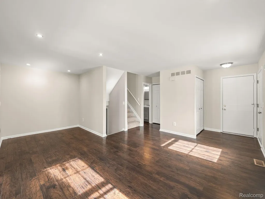 1428 Crescent Lane Rochester Hills City MI 48306