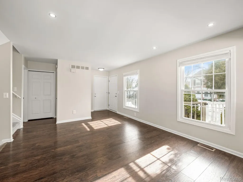 1428 Crescent Lane Rochester Hills City MI 48306