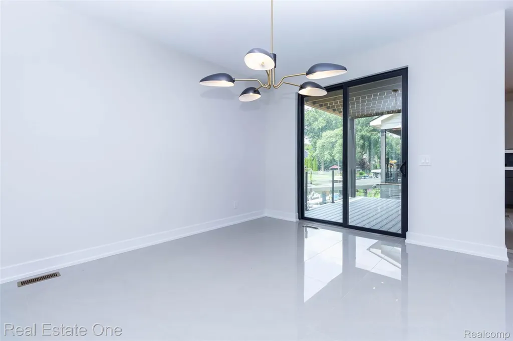 1830 Sadie Shore Drive Commerce Charter Township MI 48382