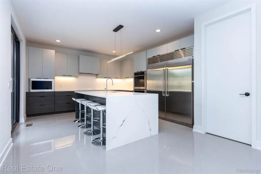 1830 Sadie Shore Drive Commerce Charter Township MI 48382