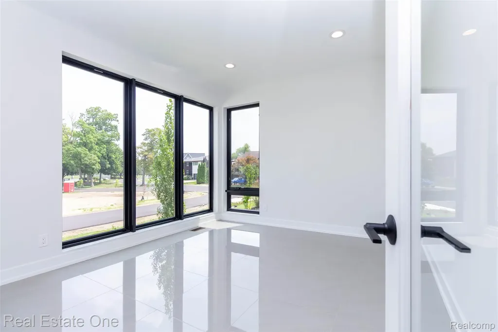 1830 Sadie Shore Drive Commerce Charter Township MI 48382