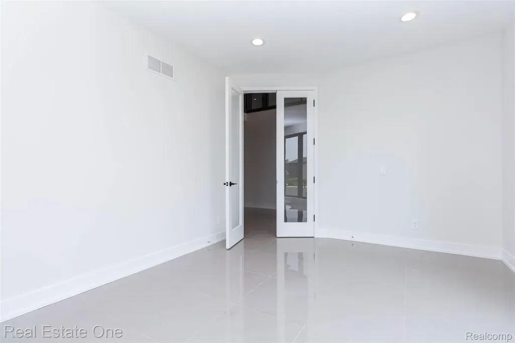 1830 Sadie Shore Drive Commerce Charter Township MI 48382