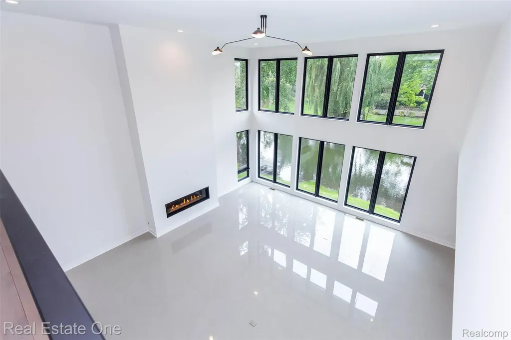 1830 Sadie Shore Drive Commerce Charter Township MI 48382