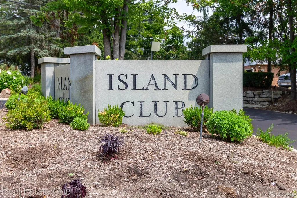 1830 Sadie Shore Drive Commerce Charter Township MI 48382