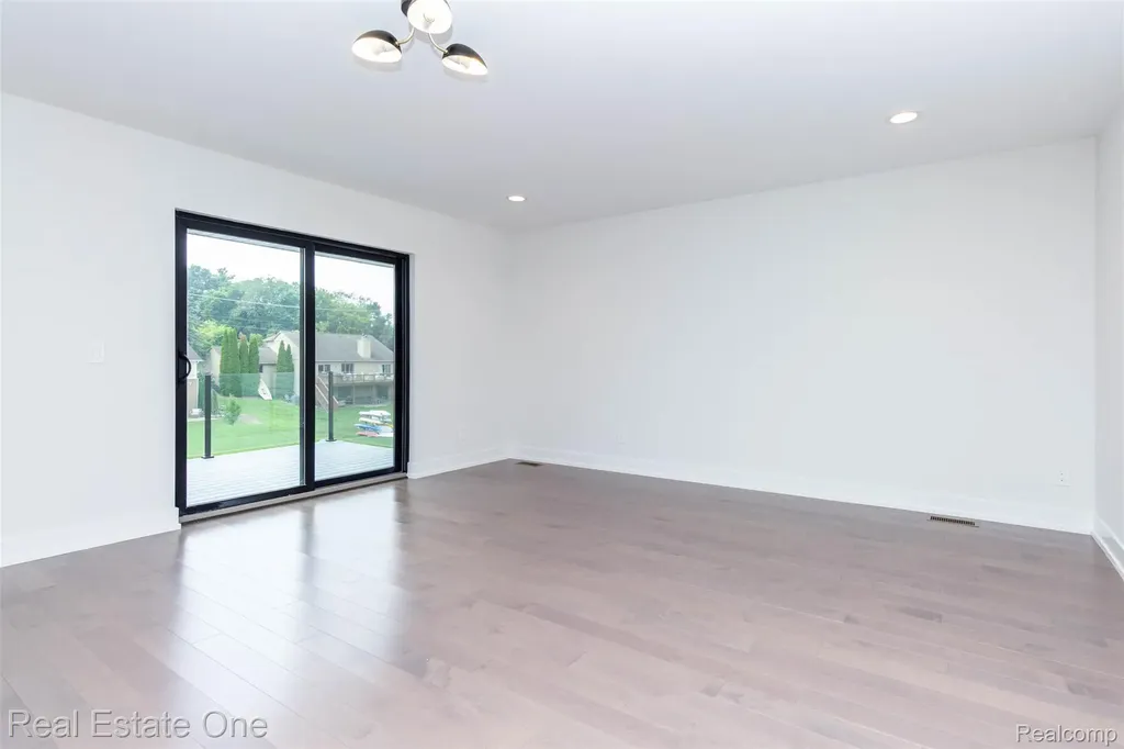 1830 Sadie Shore Drive Commerce Charter Township MI 48382
