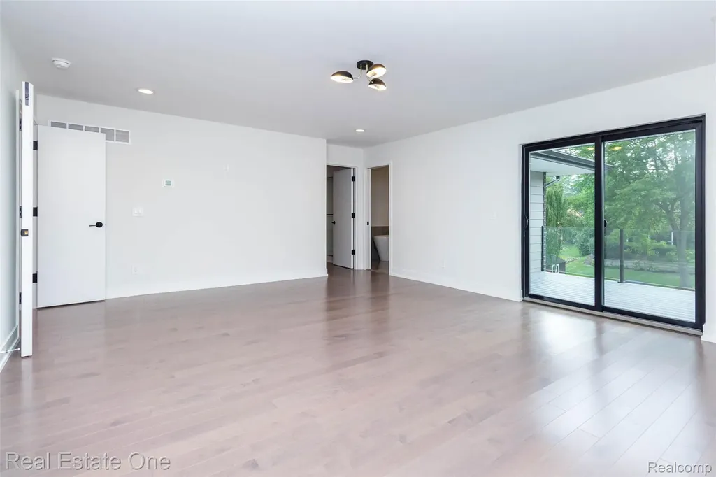1830 Sadie Shore Drive Commerce Charter Township MI 48382