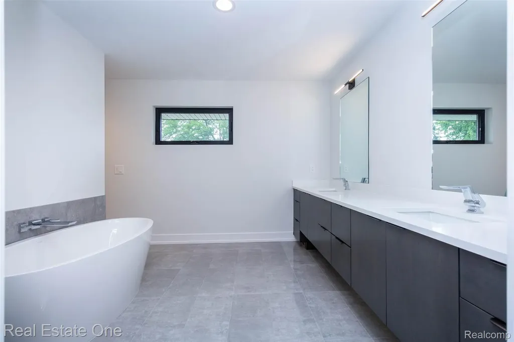1830 Sadie Shore Drive Commerce Charter Township MI 48382