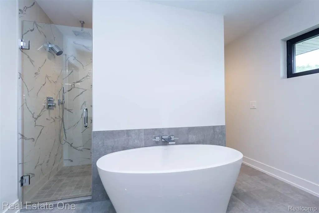 1830 Sadie Shore Drive Commerce Charter Township MI 48382