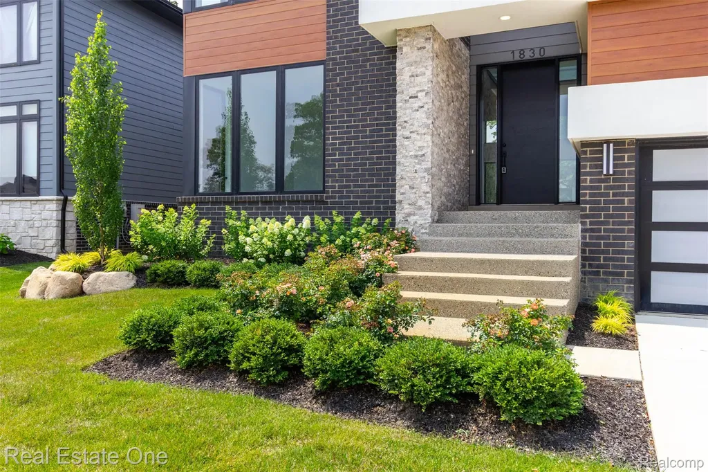1830 Sadie Shore Drive Commerce Charter Township MI 48382