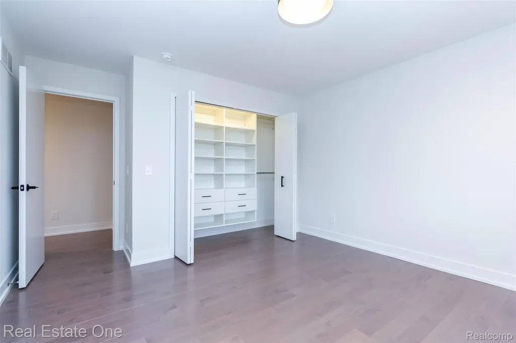 1830 Sadie Shore Drive Commerce Charter Township MI 48382