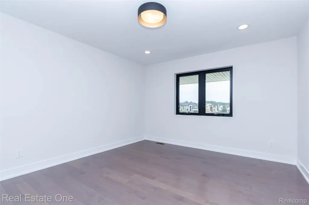 1830 Sadie Shore Drive Commerce Charter Township MI 48382