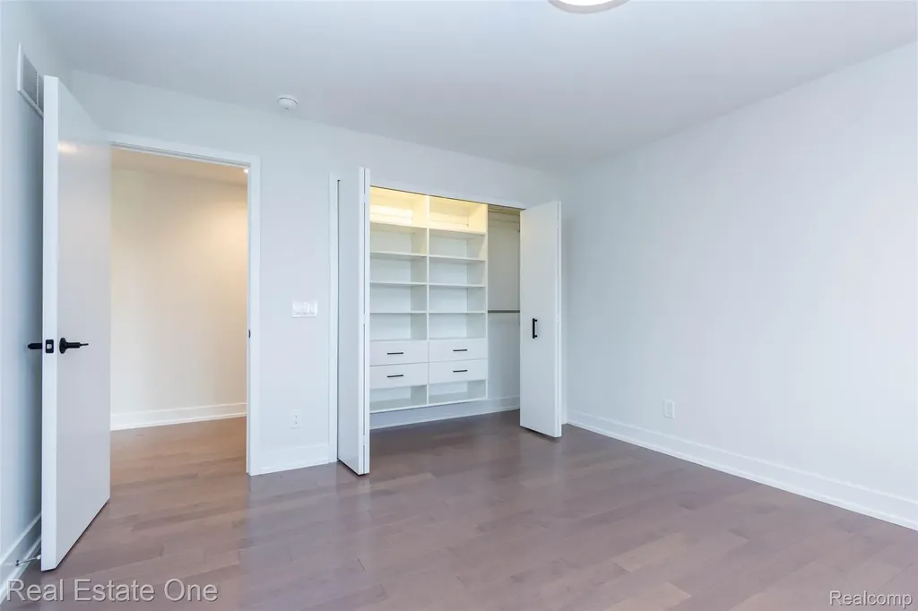 1830 Sadie Shore Drive Commerce Charter Township MI 48382
