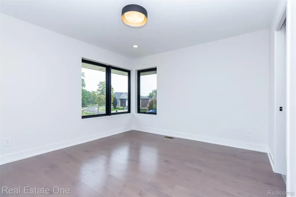 1830 Sadie Shore Drive Commerce Charter Township MI 48382