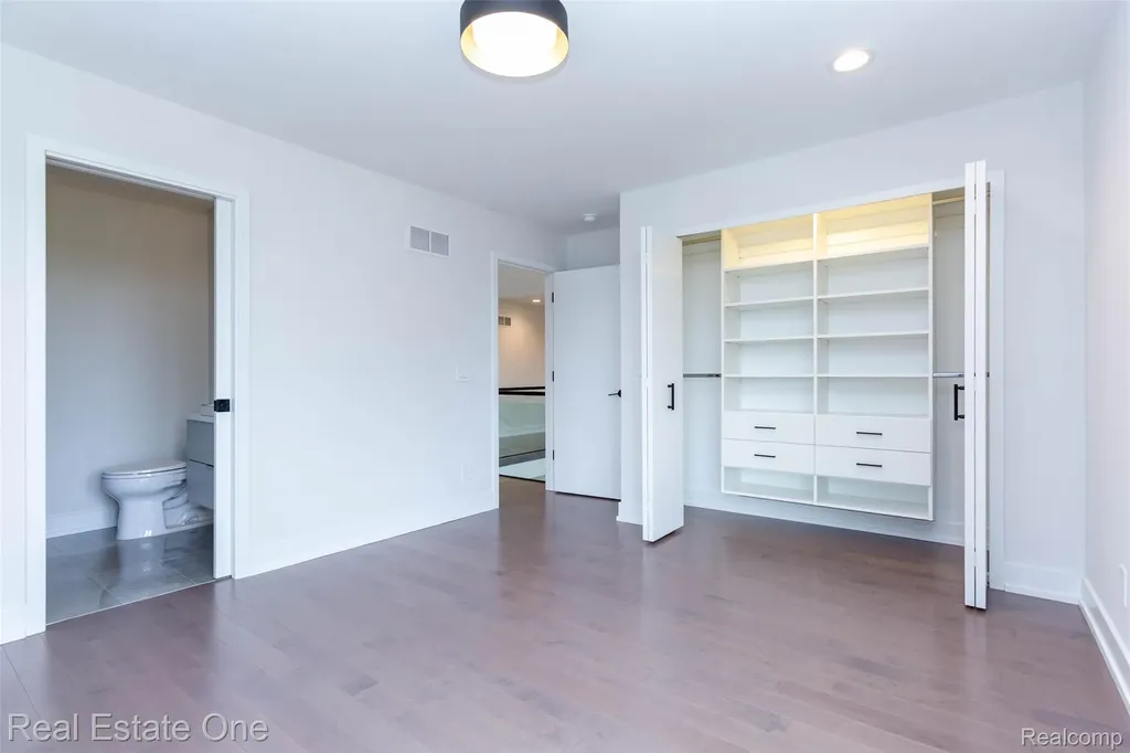 1830 Sadie Shore Drive Commerce Charter Township MI 48382