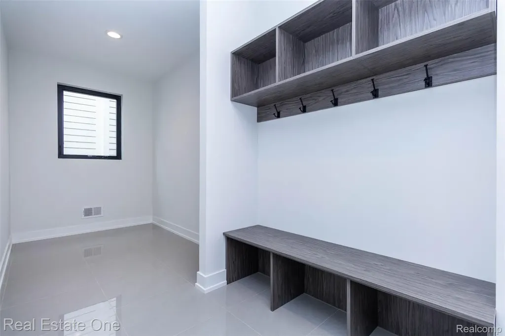 1830 Sadie Shore Drive Commerce Charter Township MI 48382
