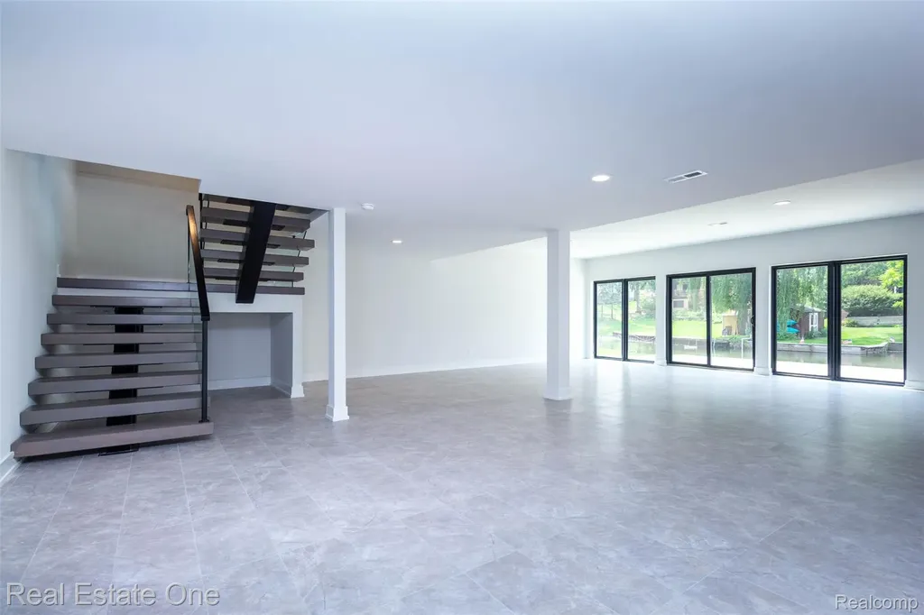 1830 Sadie Shore Drive Commerce Charter Township MI 48382