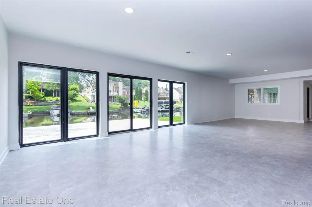 1830 Sadie Shore Drive Commerce Charter Township MI 48382