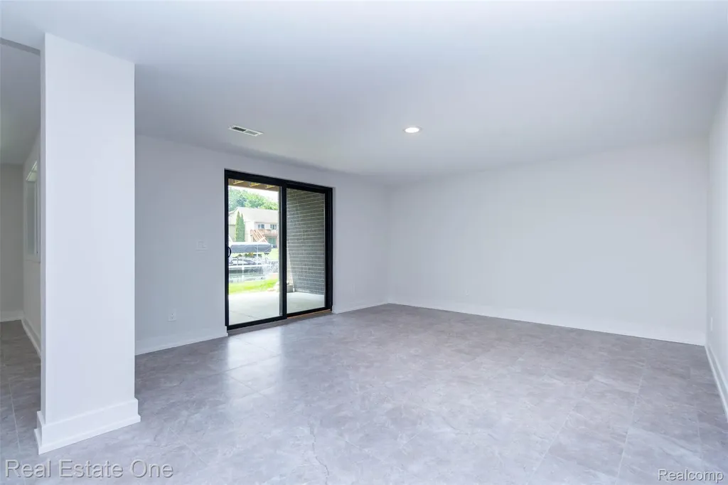 1830 Sadie Shore Drive Commerce Charter Township MI 48382