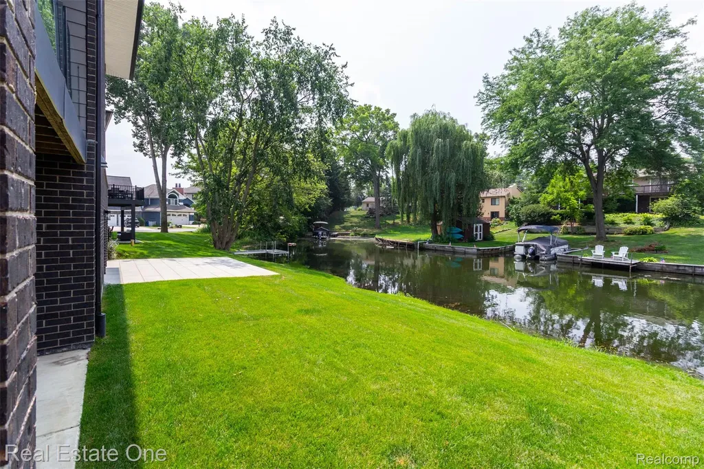 1830 Sadie Shore Drive Commerce Charter Township MI 48382