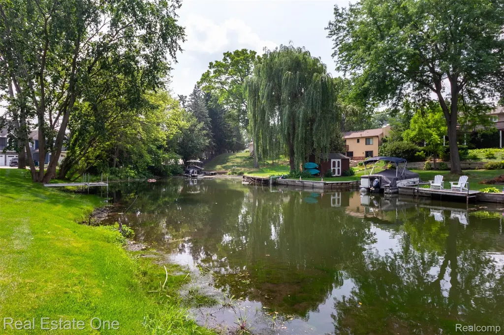 1830 Sadie Shore Drive Commerce Charter Township MI 48382