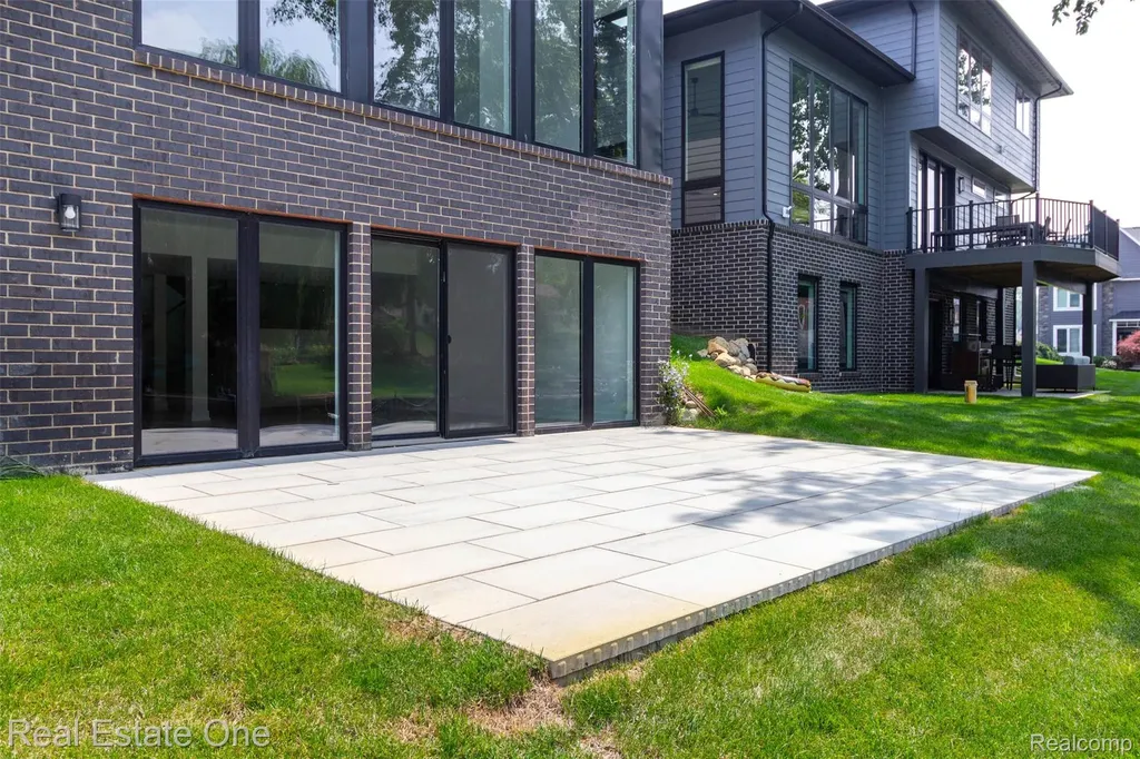 1830 Sadie Shore Drive Commerce Charter Township MI 48382