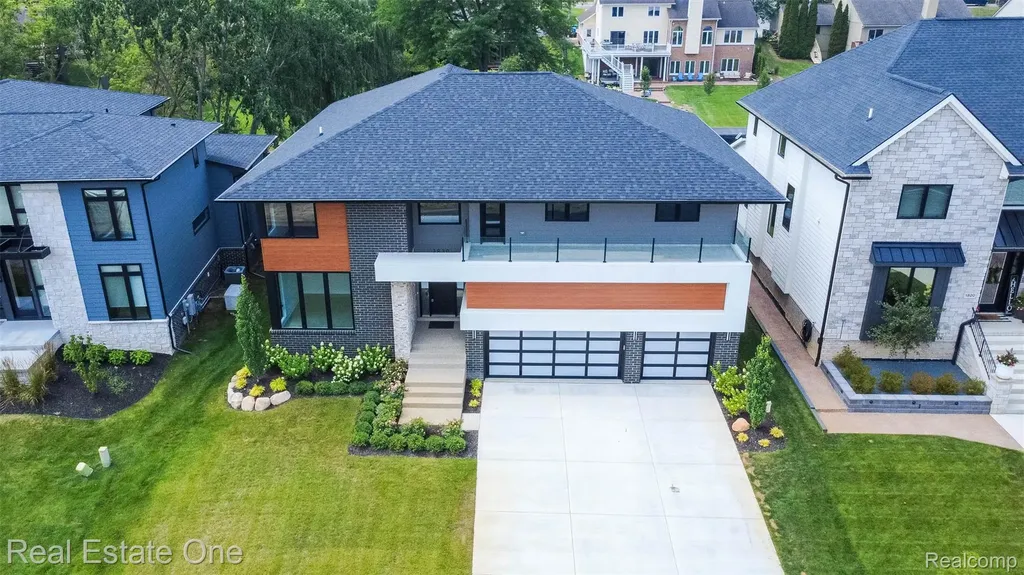 1830 Sadie Shore Drive Commerce Charter Township MI 48382