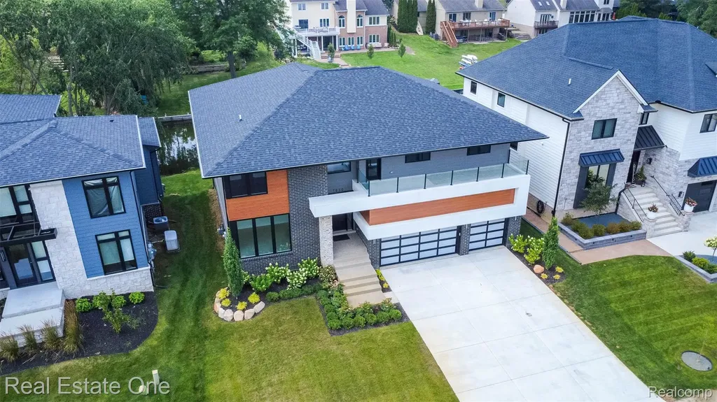 1830 Sadie Shore Drive Commerce Charter Township MI 48382