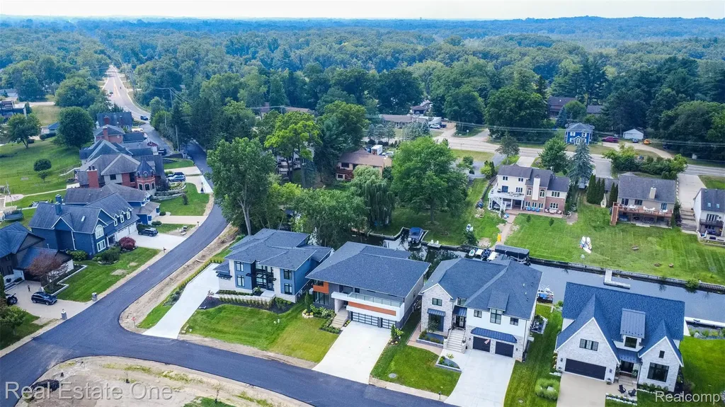 1830 Sadie Shore Drive Commerce Charter Township MI 48382