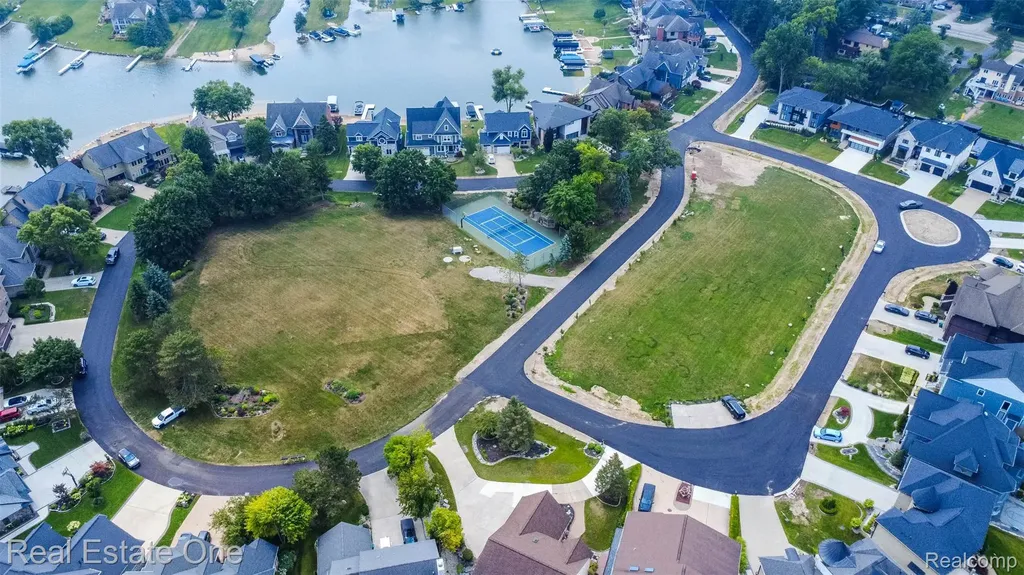 1830 Sadie Shore Drive Commerce Charter Township MI 48382
