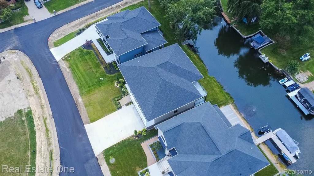1830 Sadie Shore Drive Commerce Charter Township MI 48382